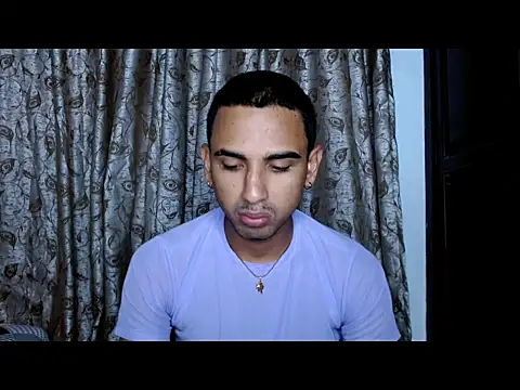 Snapshot of dannyhardx chatting on November 17, 10:14 pm dannyhardx online show from November 17, 10:14 pm