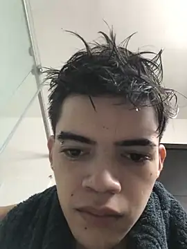 Latinos 2001 online show from December 21, 12:40 pm