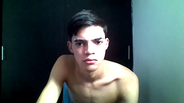 Latinos 2001 online show from May 19, 3:52 pm