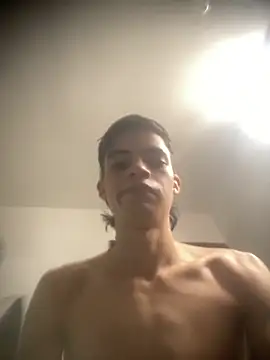 Latinos 2001 online show from March 17, 3:04 pm