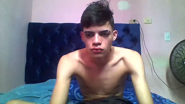 Latinos 2001 online show from April 7, 3:14 pm