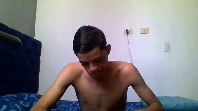 Latinos 2001 online show from May 16, 3:44 pm