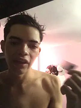 Snapshot of Latinos_2001 chatting on November 13, 12:42 pm Latinos 2001 online show from November 13, 12:42 pm