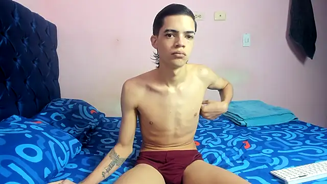 Latinos 2001 online show from February 9, 2:59 pm