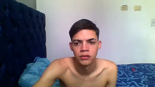 Latinos 2001 online show from May 6, 1:48 pm