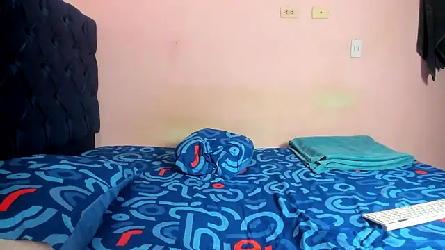 Latinos 2001 online show from February 19, 4:37 pm