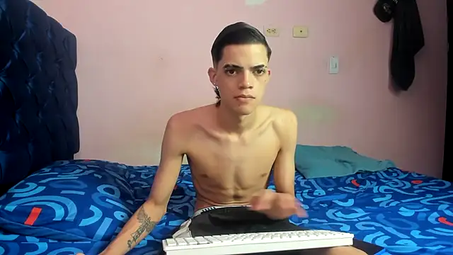 Latinos 2001 online show from March 19, 6:41 pm