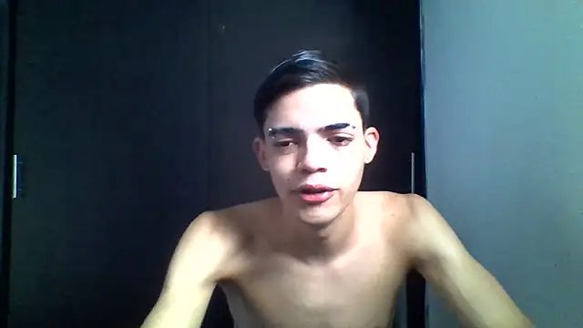 Latinos 2001 online show from May 17, 10:43 pm
