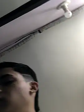 Snapshot of Latinos_2001 chatting on November 6, 1:48 pm Latinos 2001 online show from November 6, 1:48 pm