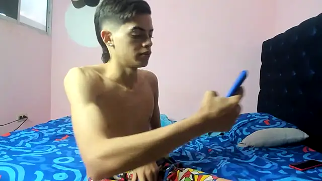 Latinos 2001 online show from March 12, 12:31 pm