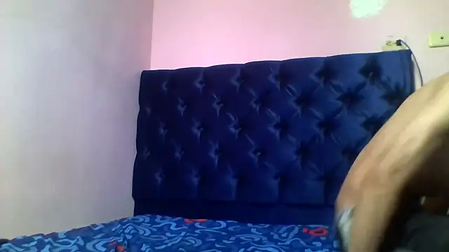 Latinos 2001 online show from April 8, 3:57 pm