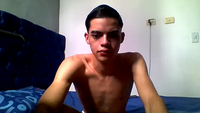 Latinos 2001 online show from May 25, 4:28 pm