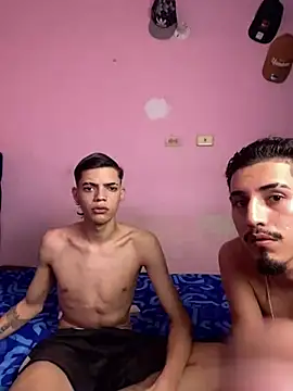 Latinos 2001 online show from March 26, 5:00 pm