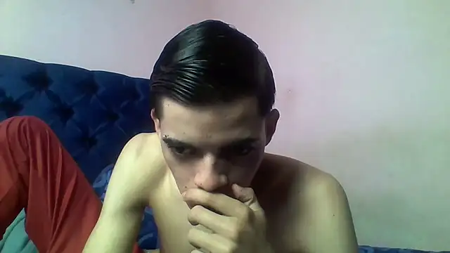 Latinos 2001 online show from April 4, 2:12 pm