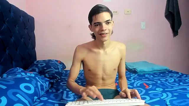 Latinos 2001 online show from February 10, 3:33 pm