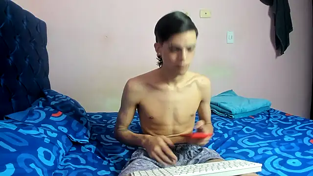 Latinos 2001 online show from February 27, 4:51 pm