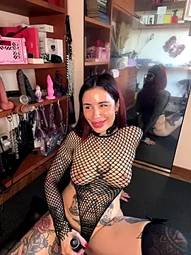 Snapshot of Dancing_wmyselF_ chatting on October 16, 8:00 am Dancing wmyselF online show from October 16, 8:00 am