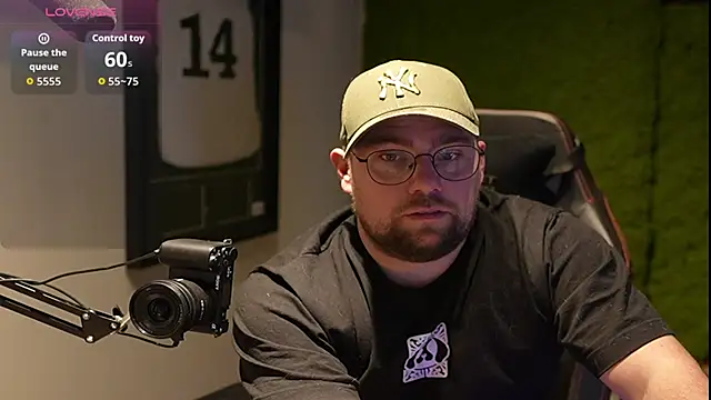 Snapshot of justinitt chatting on November 27, 10:27 am justinitt online show from November 27, 10:27 am