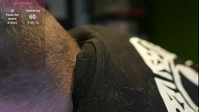 Snapshot of justinitt chatting on November 22, 8:18 pm justinitt online show from November 22, 8:18 pm