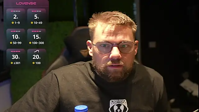 Snapshot of justinitt chatting on October 1, 7:13 am justinitt online show from October 1, 7:13 am