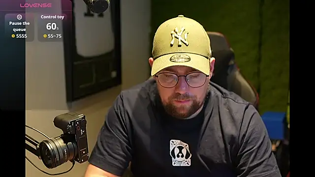 Snapshot of justinitt chatting on December 3, 7:52 am justinitt online show from December 3, 7:52 am