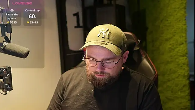 Snapshot of justinitt chatting on November 10, 1:16 pm justinitt online show from November 10, 1:16 pm