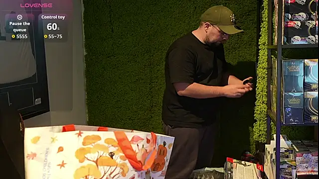 Snapshot of justinitt chatting on November 23, 3:44 pm justinitt online show from November 23, 3:44 pm