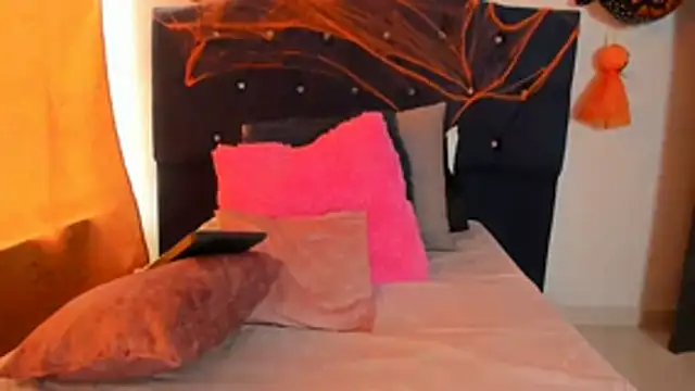 thamara226 online show from October 18, 2:52 pm