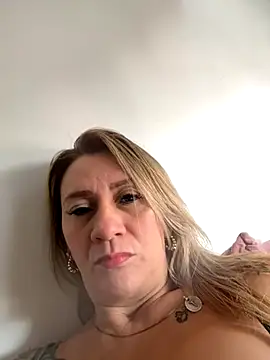 Snapshot of AtheneaRusell chatting on November 16, 5:06 pm AtheneaRusell online show from November 16, 5:06 pm