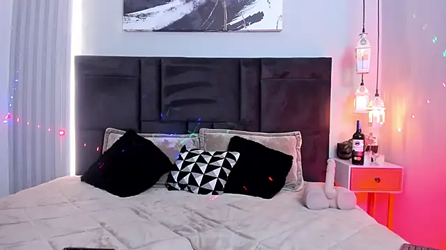 Snapshot of AtheneaRusell chatting on November 12, 9:18 pm AtheneaRusell online show from November 12, 9:18 pm