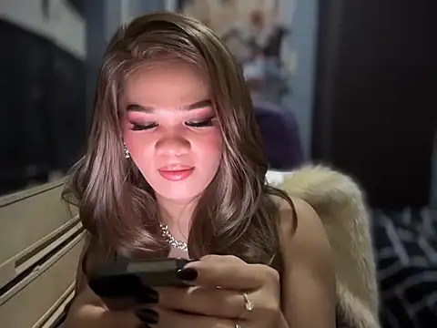 Snapshot of SophiaCourthaway chatting on October 14, 4:29 pm SophiaCourthaway online show from October 14, 4:29 pm