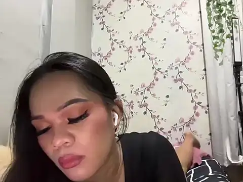 SophiaCourthaway online show from October 28, 1:32 pm