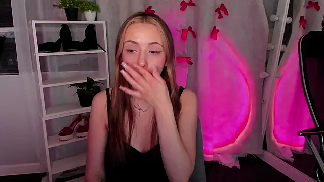Sahara Shields online show from February 25, 1:32 pm