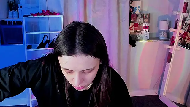 Sahara Shields online show from April 17, 9:23 am