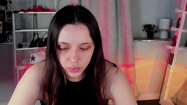 Snapshot of Sahara_Shields chatting on April 28, 9:46 am Sahara Shields online show from April 28, 9:46 am