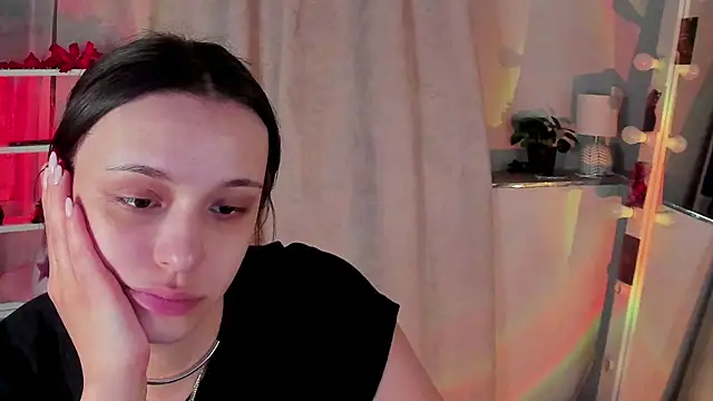 Snapshot of Sahara_Shields chatting on May 7, 9:34 am Sahara Shields online show from May 7, 9:34 am