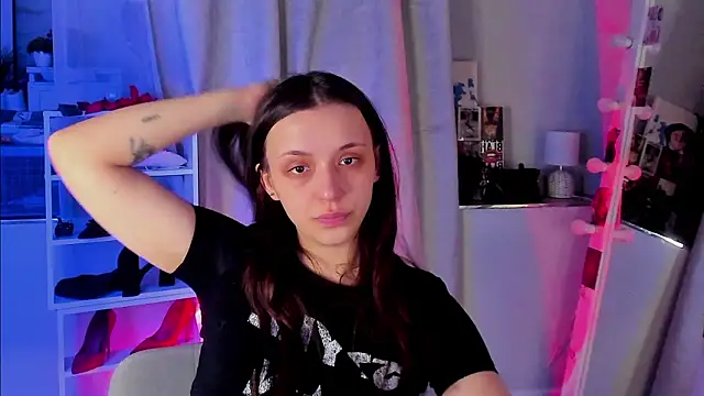 Sahara Shields online show from March 25, 8:46 am