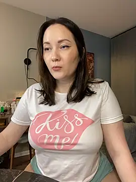 Kiss My Body online show from November 18, 4:10 pm