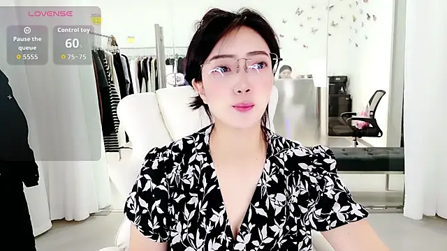 Snapshot of miaomiao-777 chatting on October 20, 2:24 am miaomiao-777 online show from October 20, 2:24 am