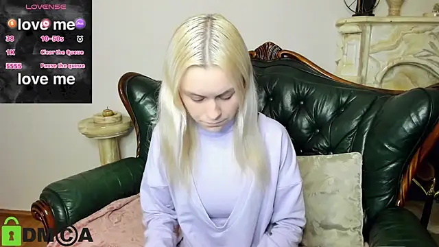 Snapshot of HillEva chatting on February 7, 2:36 pm HillEva online show from February 7, 2:36 pm