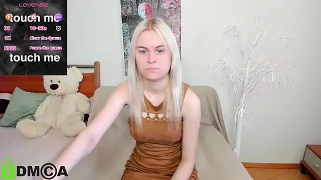 Snapshot of HillEva chatting on March 4, 8:33 am HillEva online show from March 4, 8:33 am