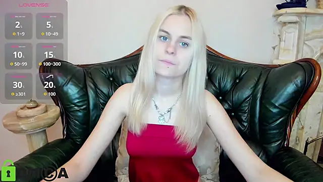 HillEva online show from October 31, 8:33 am