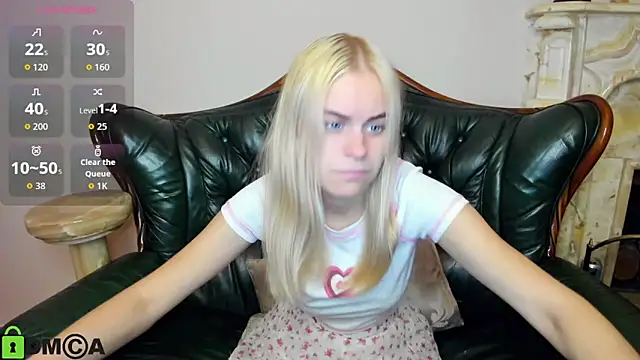 Snapshot of HillEva chatting on September 10, 7:57 pm HillEva online show from September 10, 7:57 pm