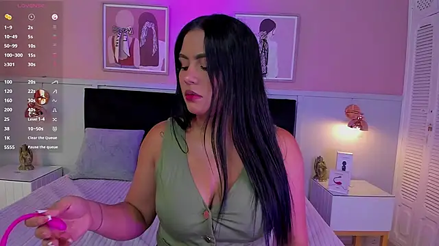 Snapshot of janna_lopez_ chatting on October 19, 4:48 am janna lopez online show from October 19, 4:48 am