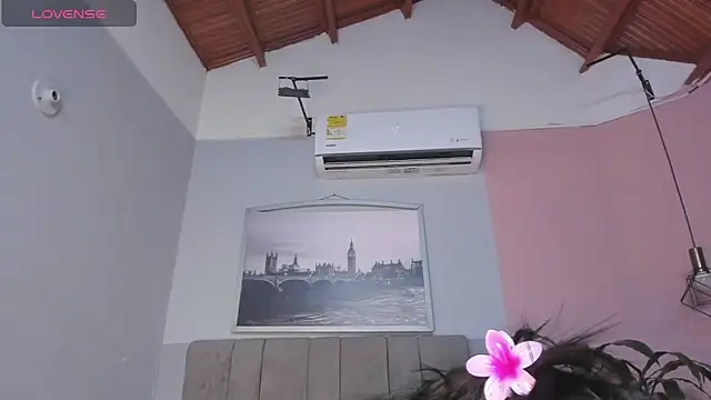 Snapshot of janna_lopez_ chatting on November 19, 11:10 am janna lopez online show from November 19, 11:10 am