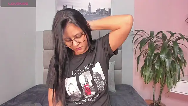 Snapshot of janna_lopez_ chatting on November 16, 11:04 am janna lopez online show from November 16, 11:04 am