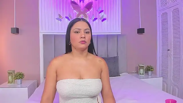 Snapshot of janna_lopez_ chatting on October 17, 11:34 am janna lopez online show from October 17, 11:34 am