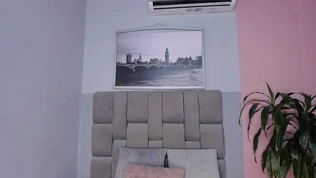 Snapshot of janna_lopez_ chatting on January 8, 12:11 pm janna lopez online show from January 8, 12:11 pm