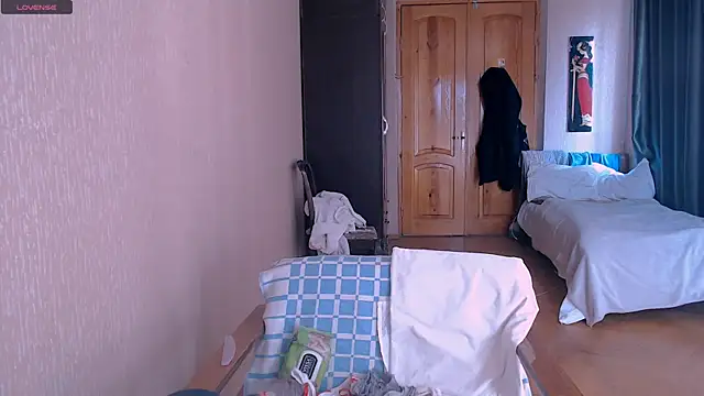 Snapshot of _Roselina_ chatting on March 11, 9:13 am Roselina online show from March 11, 9:13 am