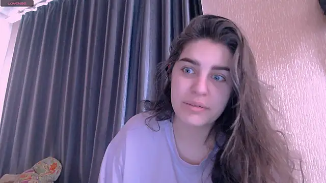 Snapshot of _Roselina_ chatting on February 26, 7:02 am Roselina online show from February 26, 7:02 am